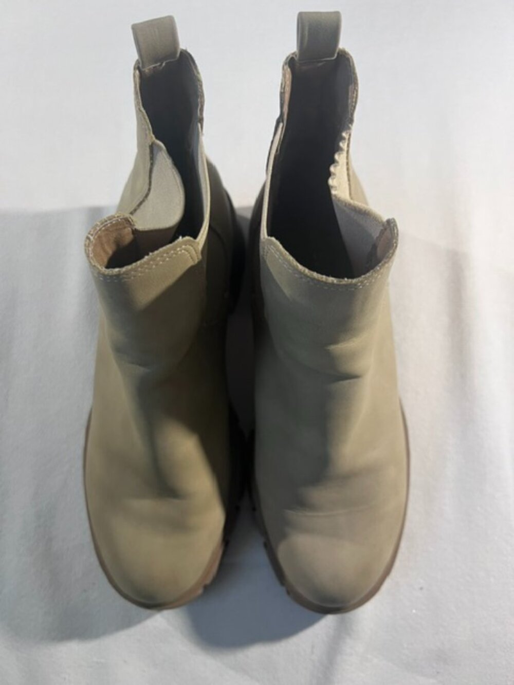 MADDEN GIRL Chelsea ankle boots Beige Size 6 rugged sole terrains block heel